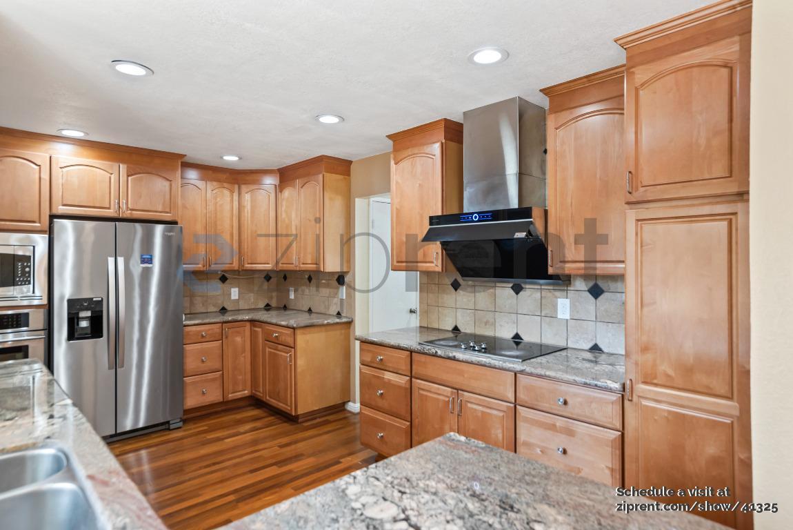Building Photo - 35685 Terrace Dr