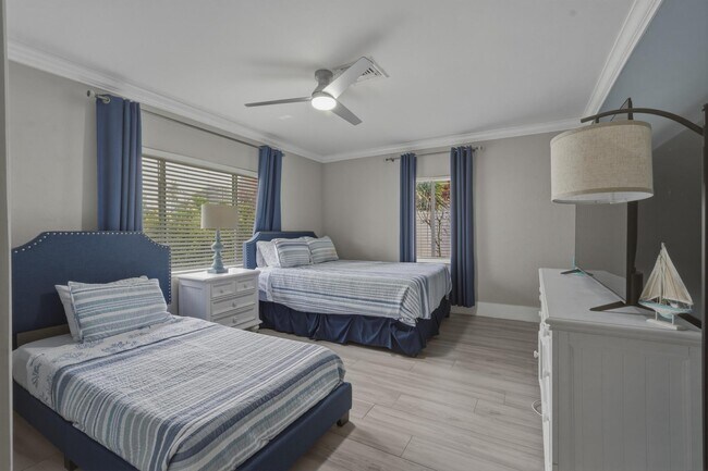 Building Photo - 3036 NE 19th St