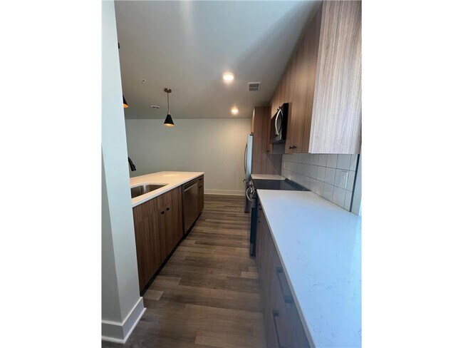 Building Photo - 131-137 W 46th St