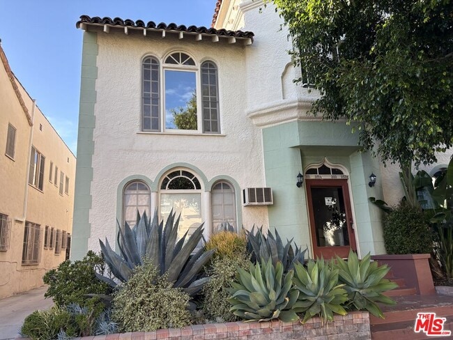 Building Photo - 351 N Gardner St