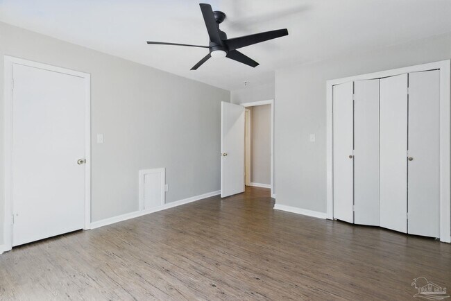 Building Photo - 4741 Huron Dr
