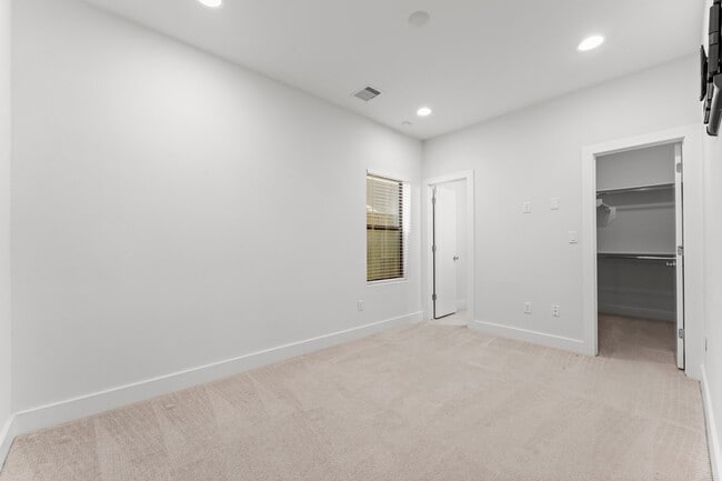 Building Photo - 2909 Gillespie St