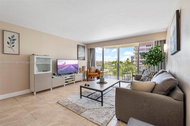 Building Photo - 18061 Biscayne Blvd