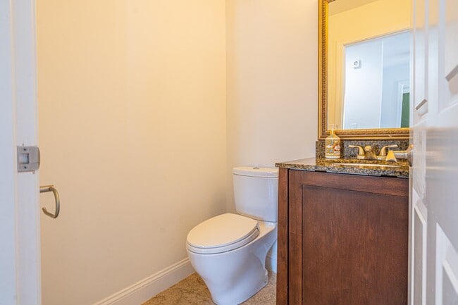 Building Photo - 5 Lowther Pl