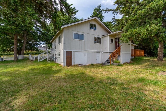 Building Photo - 2 Bed 2 Bath Country Home with Penn Cove View on 2.5 Acres