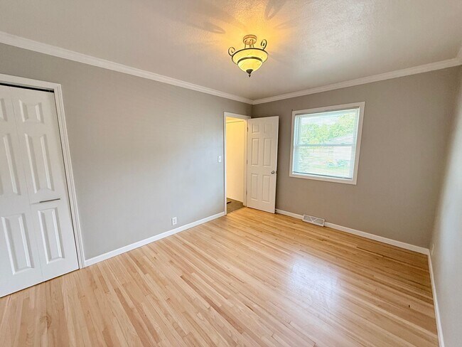 Building Photo - Spacious 4 Bed, 2 Bath Home – Perfect for Families or Roommates