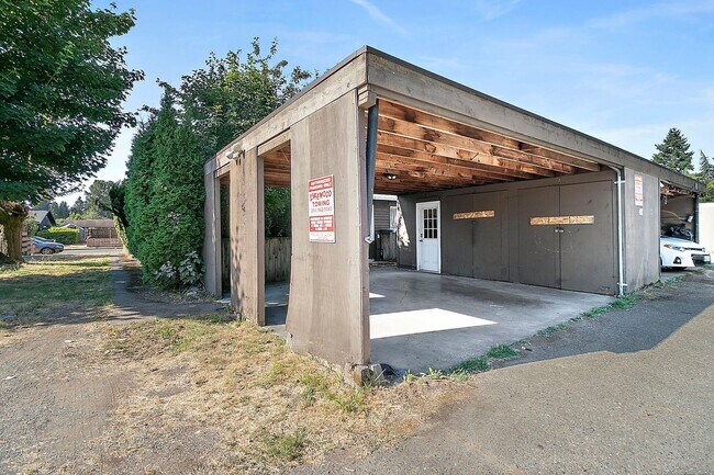 Building Photo - 417 22nd St SE