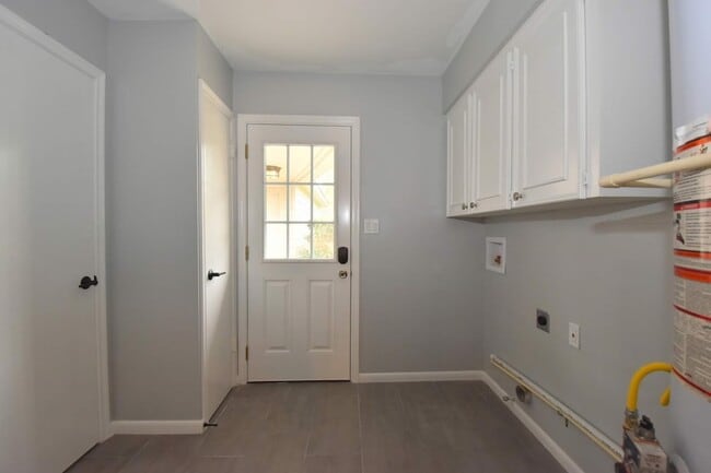 Building Photo - 10802 Meadow Lake Ln