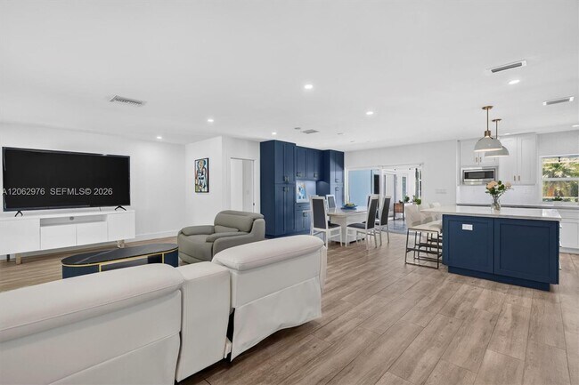 Building Photo - 16840 SW 87th Ave