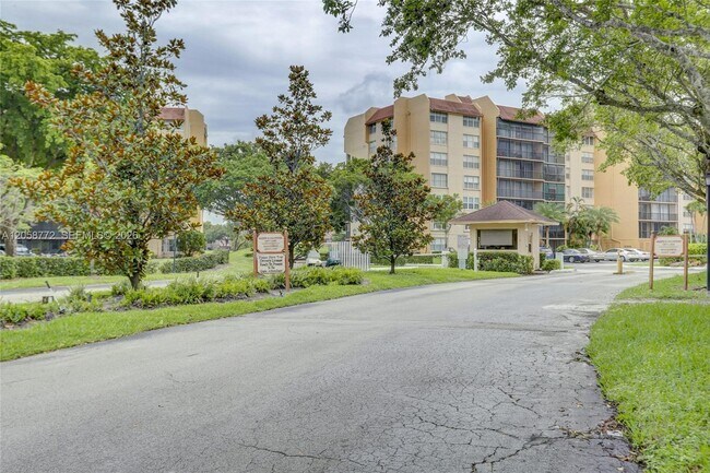 Building Photo - 3821 Environ Blvd