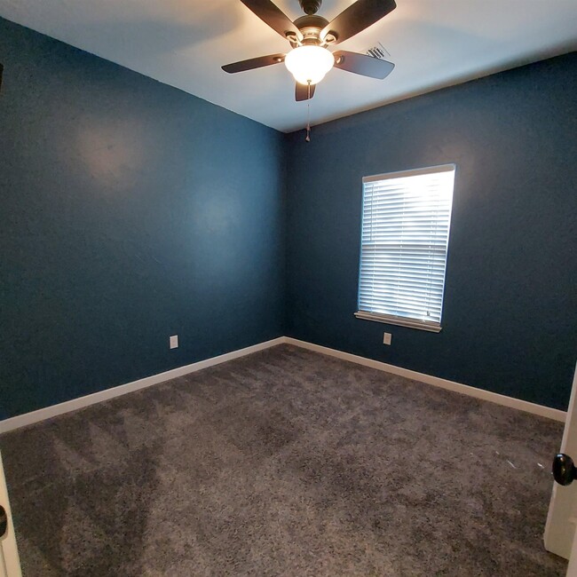 Building Photo - 300 Knights Row