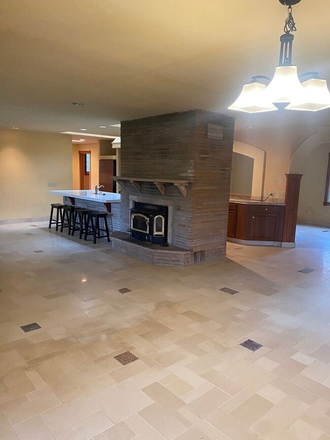 Building Photo - 2 bedroom , 3 bath Home on a Peaceful 25 acre parcel close to town