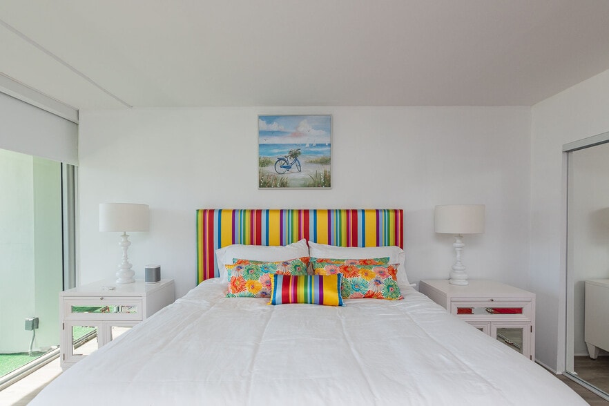 Master Bedroom - 900 Bay Dr