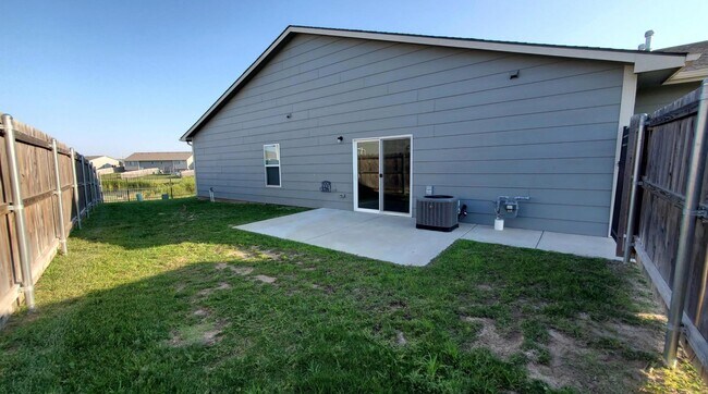 Building Photo - 600 N Grandstone St