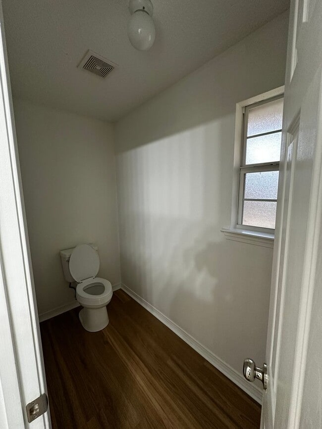 Building Photo - Spacious All Brick 4/3 in Whisper Creek