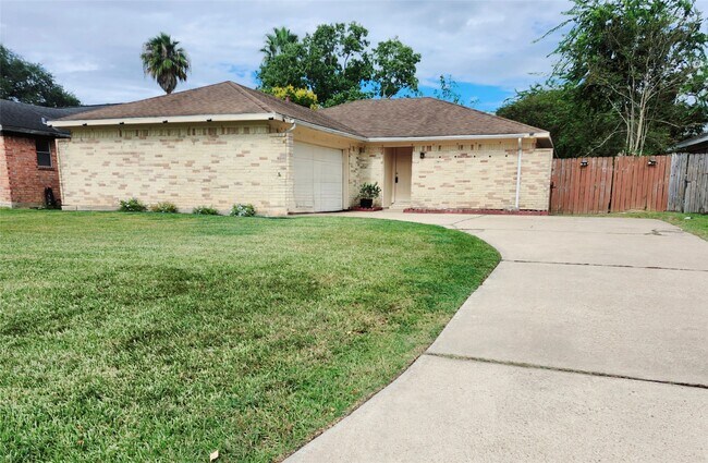 Primary Photo - 322 Windward