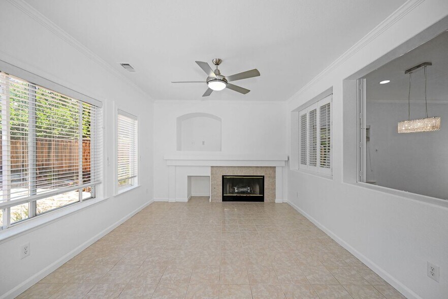 Building Photo - 166 Blackstone Dr