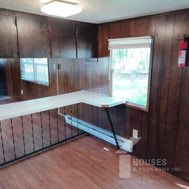Building Photo - 110 Community Rd