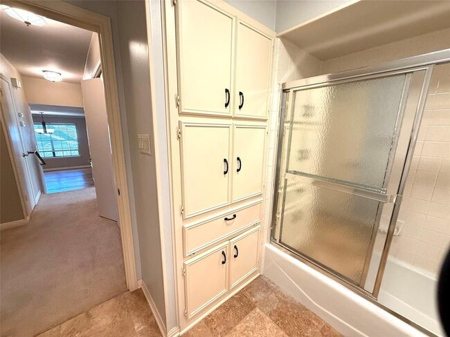 Building Photo - 6503 Robbie Creek Cove