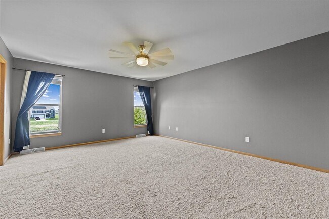 Building Photo - 260 N Mallard Dr