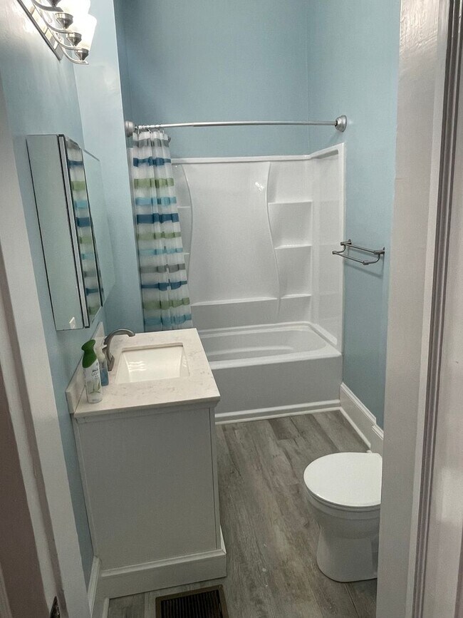 Building Photo - Gorgeous 3BD/2BA ON Napoleon Ave with Off Street Parking