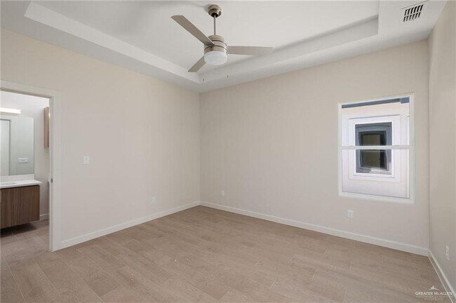 Building Photo - 3600 Valeria Ln
