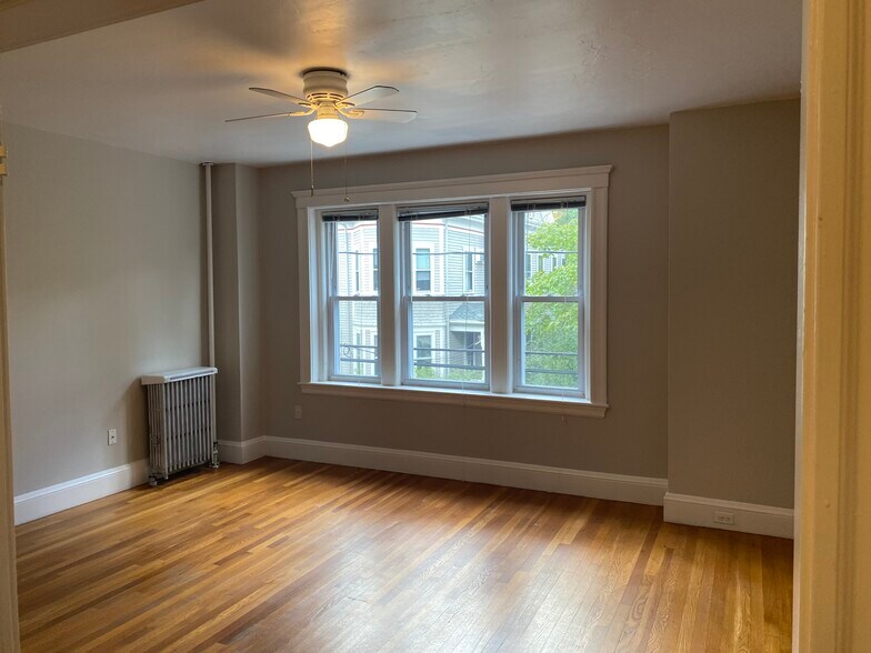 Building Photo - 11 Gray St