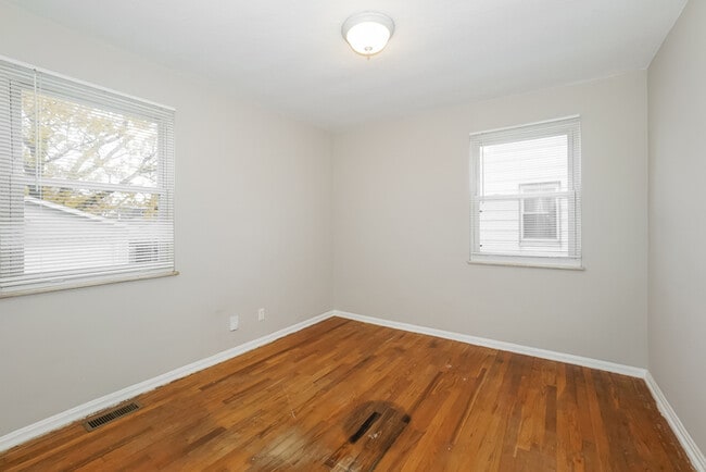 Building Photo - 4914 Lincoln Ave