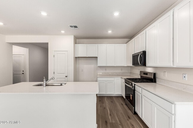 Building Photo - 21135 E Arrowhead Trail