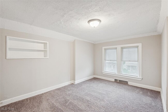 Building Photo - 2302 Saratoga Ave