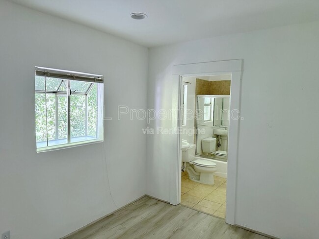 Building Photo - 358 N San Vicente Blvd