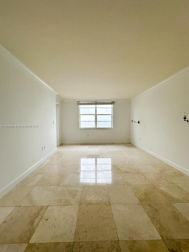 Building Photo - 2333 Brickell Ave