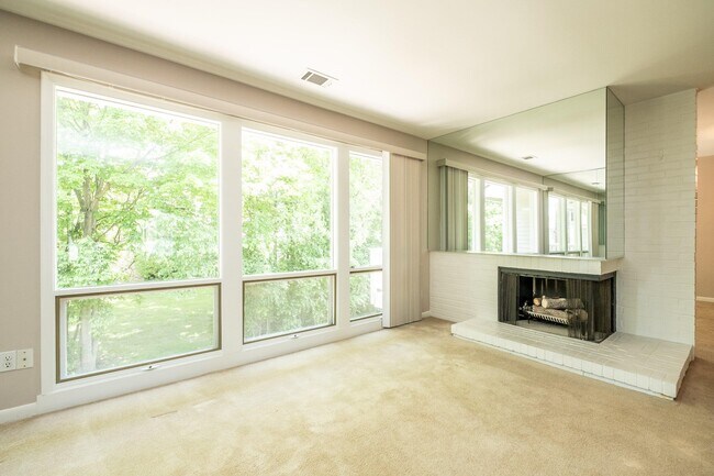 Building Photo - 6979 Pebble Creek Woods Dr
