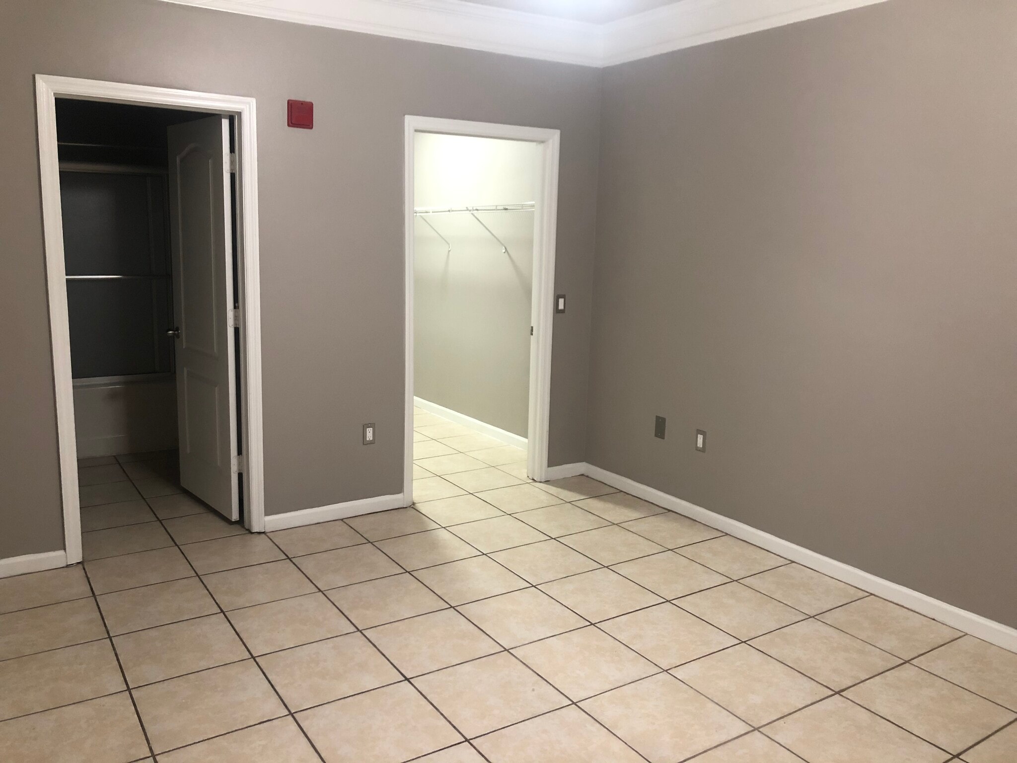 Building Photo - 8848 Villa View Cir