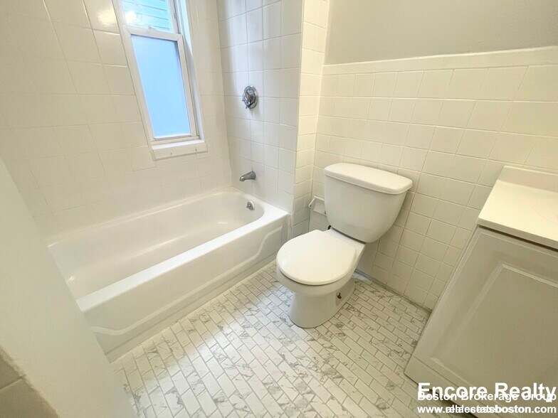 Building Photo - 24 Washburn St