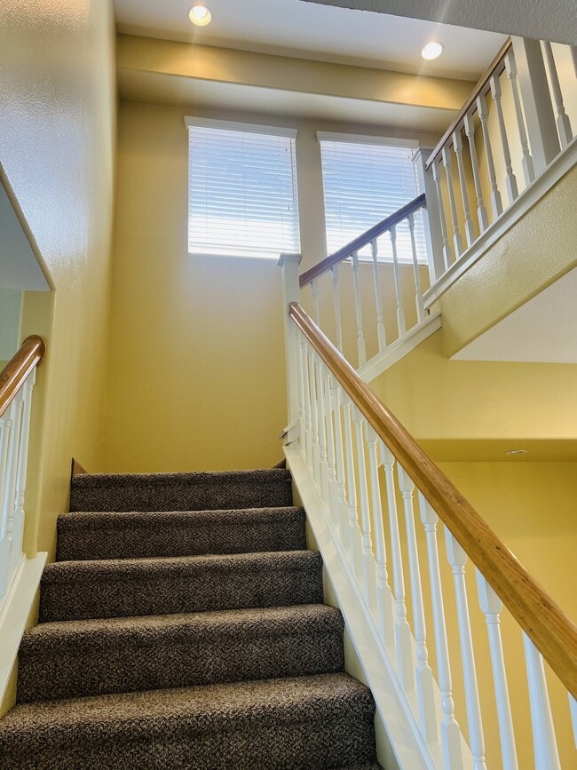 Building Photo - 32382 Gardenvail Dr