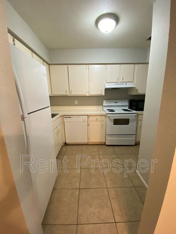 Building Photo - 304 Cherokee Ct