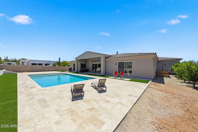 Building Photo - 6896 E Lomas Verdes Dr