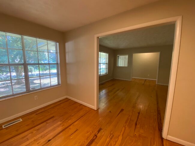 Building Photo - 2507 Waldemar Ln
