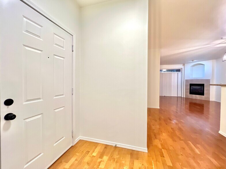 Entry way - 12712 Admiralty Way