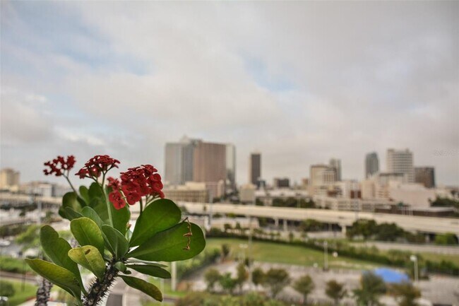 Building Photo - 1120 E Kennedy Blvd