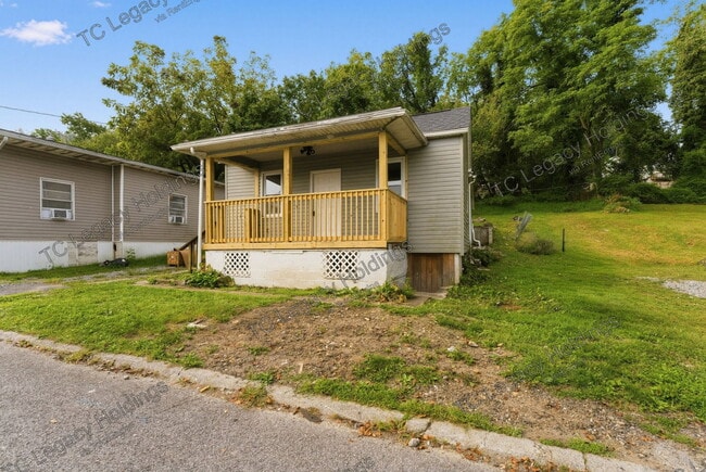 Building Photo - 1745 Fairmont Ave