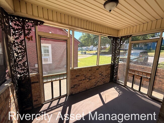 Building Photo - 2308 Larose Ave