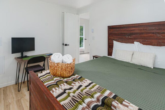 Building Photo - 10904 NY-73 Scenic