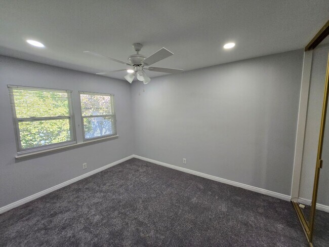 Building Photo - 3634 Kalsman Dr