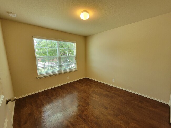 Building Photo - 733 Brown Thrasher