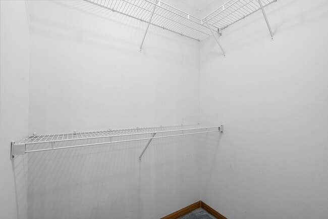 Building Photo - 303 S Suburban Ave