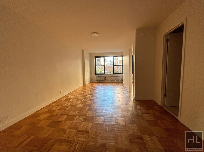 Building Photo - 145 4th Ave