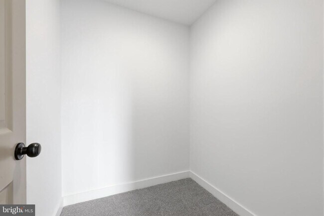 Building Photo - 31 Swan Ln