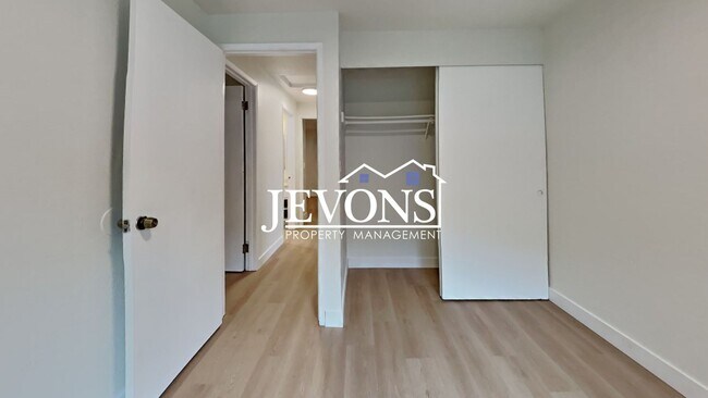 Building Photo - 2076 E 56th St